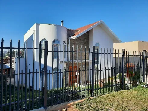 Casa Sólida Moderna